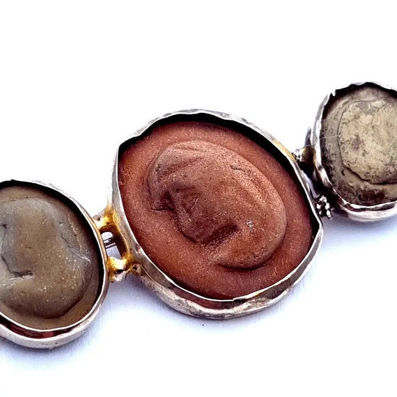Broche Ancienne Camée En Pierre De Lave Et Or - Époque Victorienne, Avec Accident (nez Cassé)
