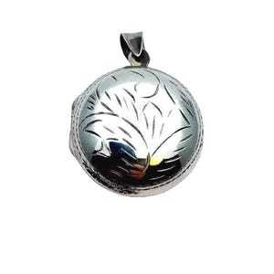 Silver locket pendant, Photo holder Reliquary, love gifts , memorial gift, sterling silver, Circa 1990. Antique & vintage jewelry.