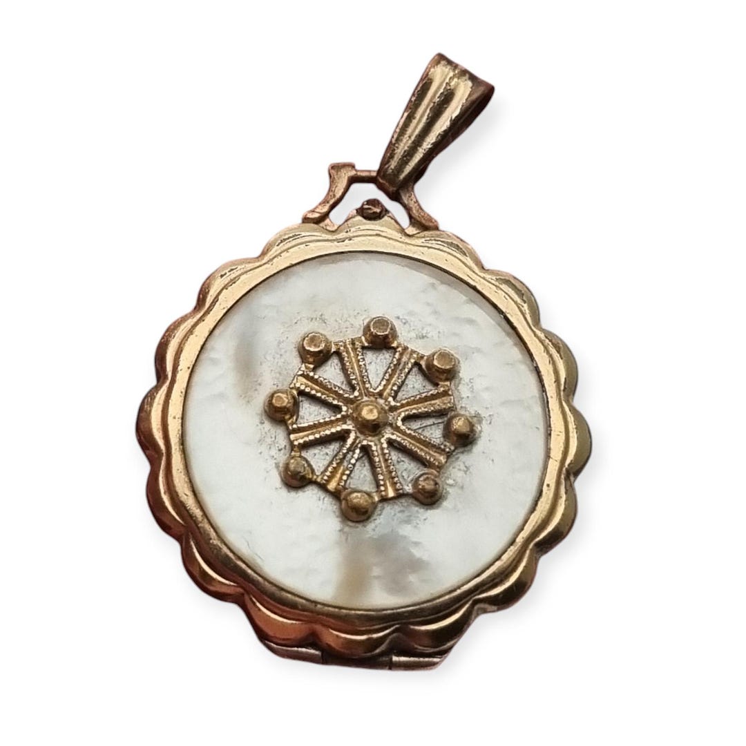 Retro Gold Rudder Vintage Gold Plated Brass Mother of Pearl Round Locket With Rudder ...