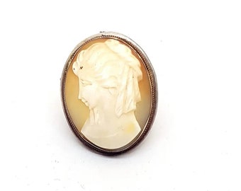 Victorian cameo. Carved shell cameo, Cameo pendant in carved shell. Brooch. SXX. 800 silver. Antique & vintage jewelry.