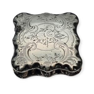 Antique Dutch silver box, year 1860, Rococo-style engraved pillbox for collectors, Retro classics gifts, Antique and Vintage jewelry.