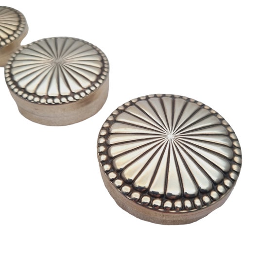 Set of three round silver boxes with exquisite pu… - image 5