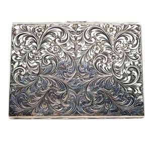 Antico portasigarette italiano in argento 800 con incisione floreale, circa 1930, regalo Art Déco per collezionisti, design Belle Epoque, 149 grammi.