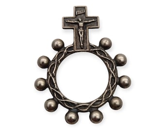 Rosario de metal para el dedo con crucifijo, España, circa 1950, artículo religioso, regalos para coleccionistas, joyería antigua y vintage.