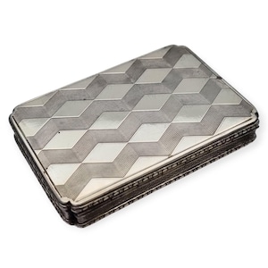 Italian Art Deco box in 900 FCC 246 silver, 3D geometric decoration, circa 1930-50, Retro gifts for collectors, Antique and Vintage jewelry.