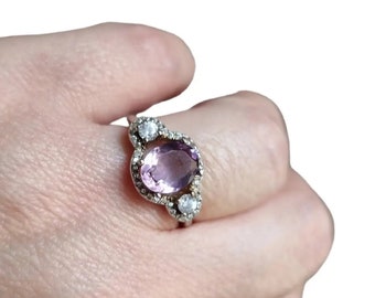 Sterling silver ring with amethyst for women, 80s jewelry, delicate vintage jewels for engagement, lilac and white stones,