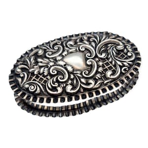 Victorian oval box in embossed silver Adie & Lovekin Ltd, Birmingham 1900, English collectible box, Silver object from a display case.
