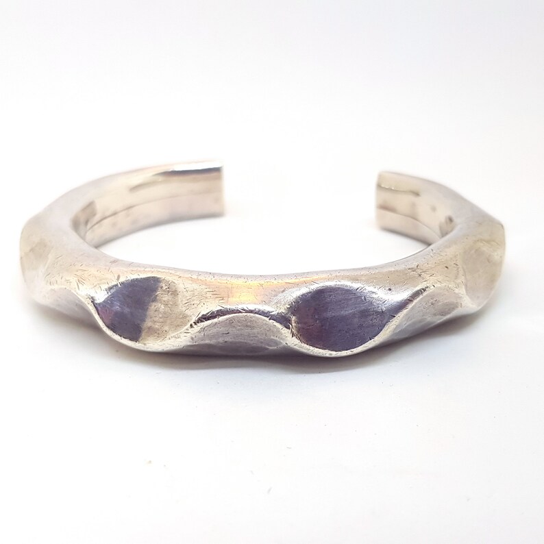 Jewel gift. Antique /& vintage jewelry Circa 1980 Silver bracelet rigid
