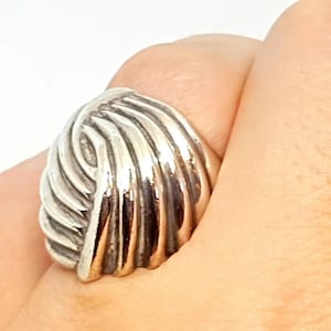 Modernist sterling silver ring, Large silver ring. Circa XX. Size 7 1/2 USA. Antique and vintage jewelry.