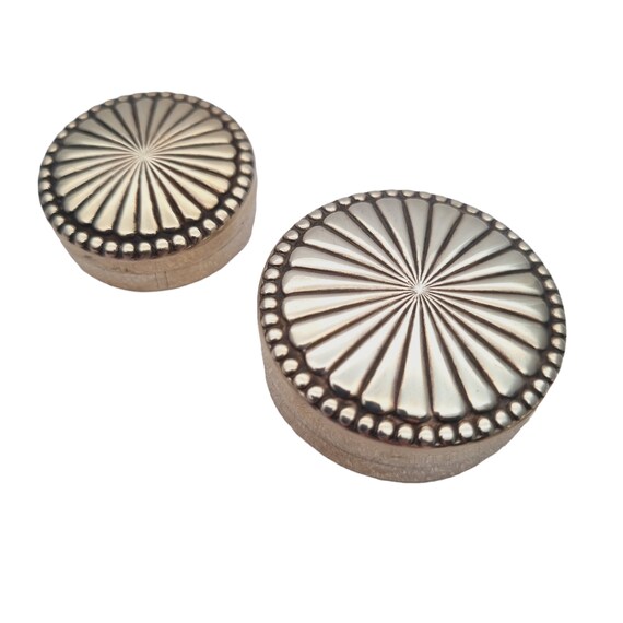 Set of three round silver boxes with exquisite pu… - image 10