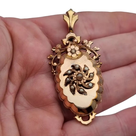 Victorian Medallion Pendant, vintage gold floral … - image 2