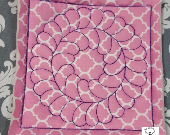RS 541 scalloped quilting square