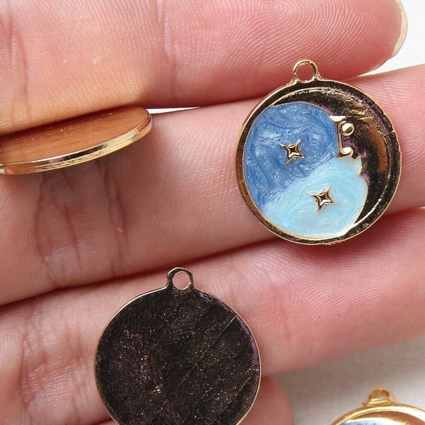 21x23mm 24k Shiny Gold Plated Enamel Moon and Star Pendant, Moon Pendant, Night Sky Pendant, Jewelry Supplies, Moon Locket,FLŞ522