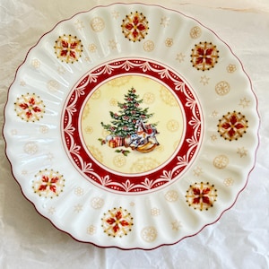 Vintage Villeroy & Boch Christmas Tree Toys Fantasy Like New Plate Pie Bowl 10”