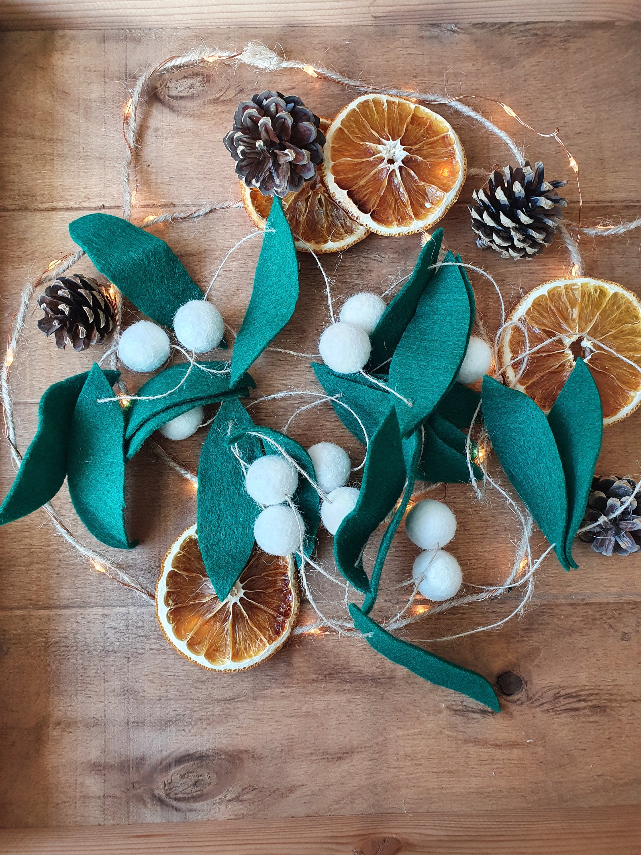 Guirlande Boules Blanches et Feuillages