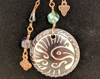 Groene en zwarte ketting met Faux Horn Disk