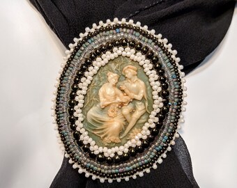 Zwart-wit Cameo broche V1