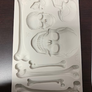 Prima Mould Imaginarium Finnabair "Skull & Bones"  - Vintage Art Decor silicon mold Food safe 968649