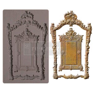 Puede incluir: Imagen detallada de un marco decorativo y un molde. El marco es ornamentado con un acabado dorado, con intrincadas tallas y un centro rectangular. El molde es gris, mostrando el espacio negativo del marco, listo para el moldeo.