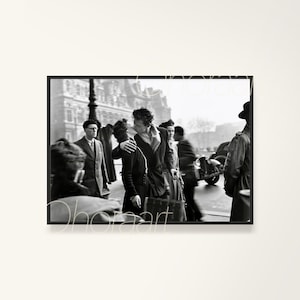 Kiss by the Hôtel De Ville / Robert Doisneau Photography / French paris poster / Vintage wall art