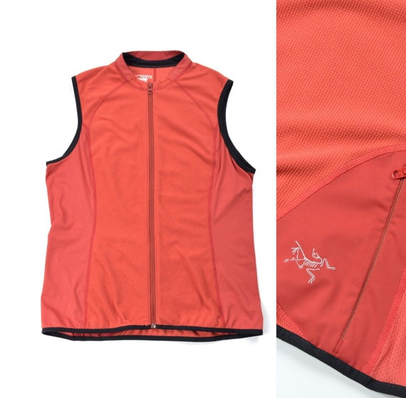 L. PACKABLE VEST