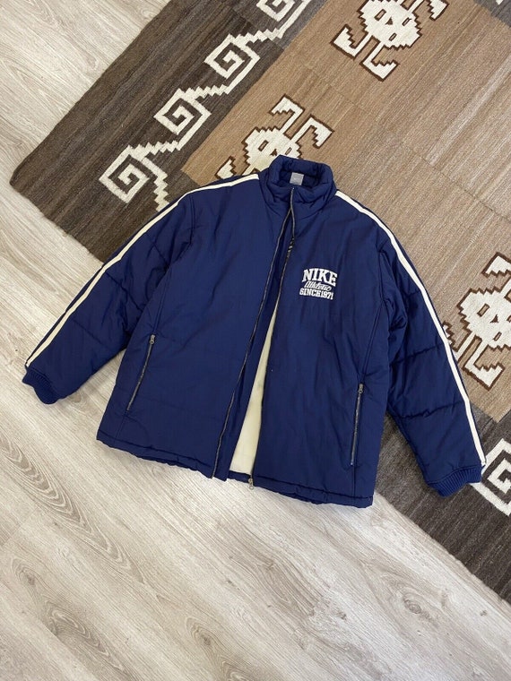 Nike 00s Vintage Men's Navy Blue Chest Logo Puffer Winter Nike 00s Vintage Men's Navy Blue Chest Logo Puffer Winter