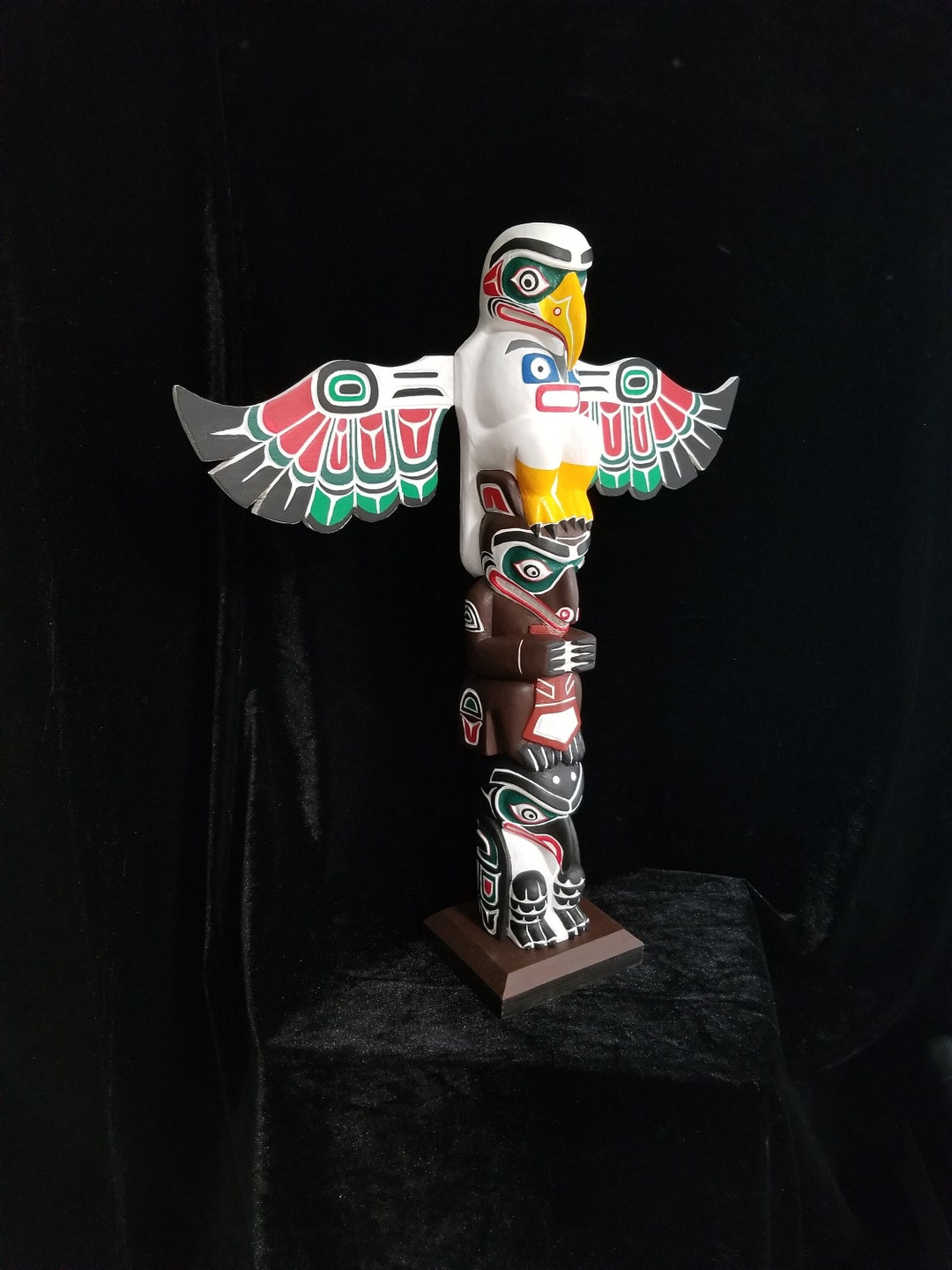 Totem en aigle haida de Coastal Peoples Fine Arts