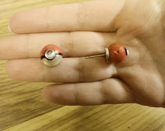 Clous d'oreilles Pokeball