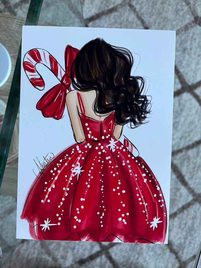Op de afbeelding: Illustratie van een vrouw in een rode jurk met witte stippen en een zuurstok. De vrouw heeft donker haar en houdt een zuurstok met een rode strik vast. Het kunstwerk is gesigneerd door de kunstenaar.