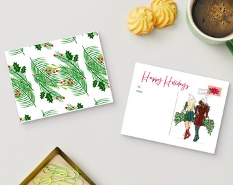 Puede incluir: Dos tarjetas navideñas. Una presenta un patrón repetido de ramas de pino verdes, bayas rojas y hojas de acebo sobre un fondo blanco. La otra tarjeta dice "Happy Holidays" y muestra a dos mujeres con coronas.