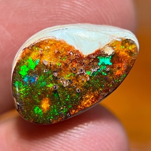 Flashy Green, Cantera Opal, AAA Grade Quality, 17x11x5 mm 04.99 carats .