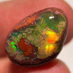 Green Opal, Cantera Opal, AAA Grade Quality Collection. 22x14x9 mm 14.90 carats.