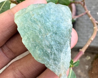 Aguamarina natural en bruto: cristal sin tratar, piedra preciosa curativa