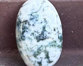 Gema de ágata musgo natural, cabochão oval de 31 x 20 mm para confecção de pingentes.