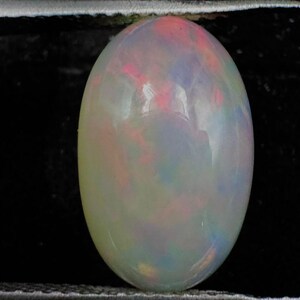 Opale etiope naturale a forma di pera: pietra sciolta multi-fuoco (13,50x9,00x4,50 mm)