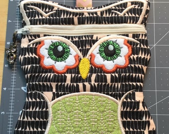 A Peach of an Owl Zippered Bag