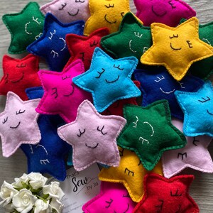 Un pequeño abrazo de bolsillo Regalo de estrella de fieltro Ansiedad Alivio del estrés Comodidad Preescolar Primer día de clases Amor Portátil Recuerdo Rosa Azul Verde Rojo