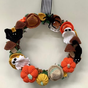 Halloween Wreath with Crocheted Decorations - 20,3 cm/8 inches