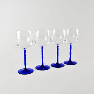 Wijnglazen - kobaltblauw met gedraaide steel - set van 4