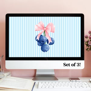 Peut inclure: Un écran d'ordinateur affichant un fond rayé bleu et blanc avec un nœud rose et des myrtilles. Le texte "Set of 3!" est affiché en bas de l'écran.