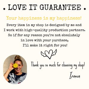 Pu&ograve; includere: Testo su sfondo color crema: "LOVE IT GUARANTEE" e "La tua felicit&agrave; &egrave; la mia felicit&agrave;!" Una donna tiene in mano un fiore giallo. Il testo dice anche: "Grazie mille per aver scelto il mio negozio!" ed &egrave; firmato "Ivana".