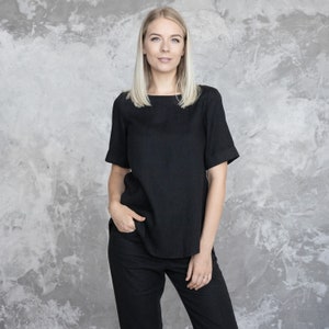 Washed Linen Blouse in Black Luisa. Linen Top for woman. Loose-fitting Blouse, pleat decoration on the back. Linen Clothing for woman.
