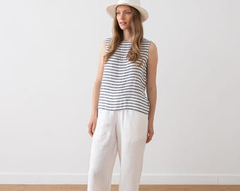 Canotta in lino lavato in twill bianco navy. Camicetta estiva senza maniche lavata. Abbigliamento in lino per donna. Camicetta ampia.