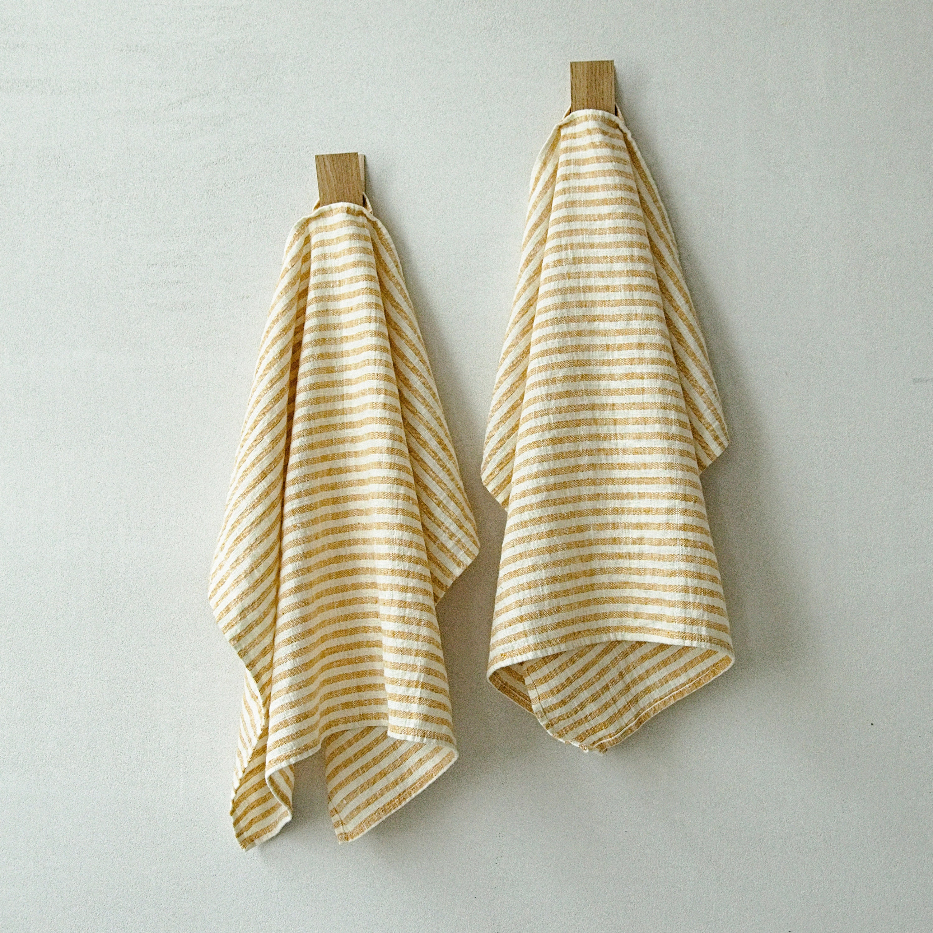 Set of 2 Gold Linen Hand Towels Francesca - LinenMe