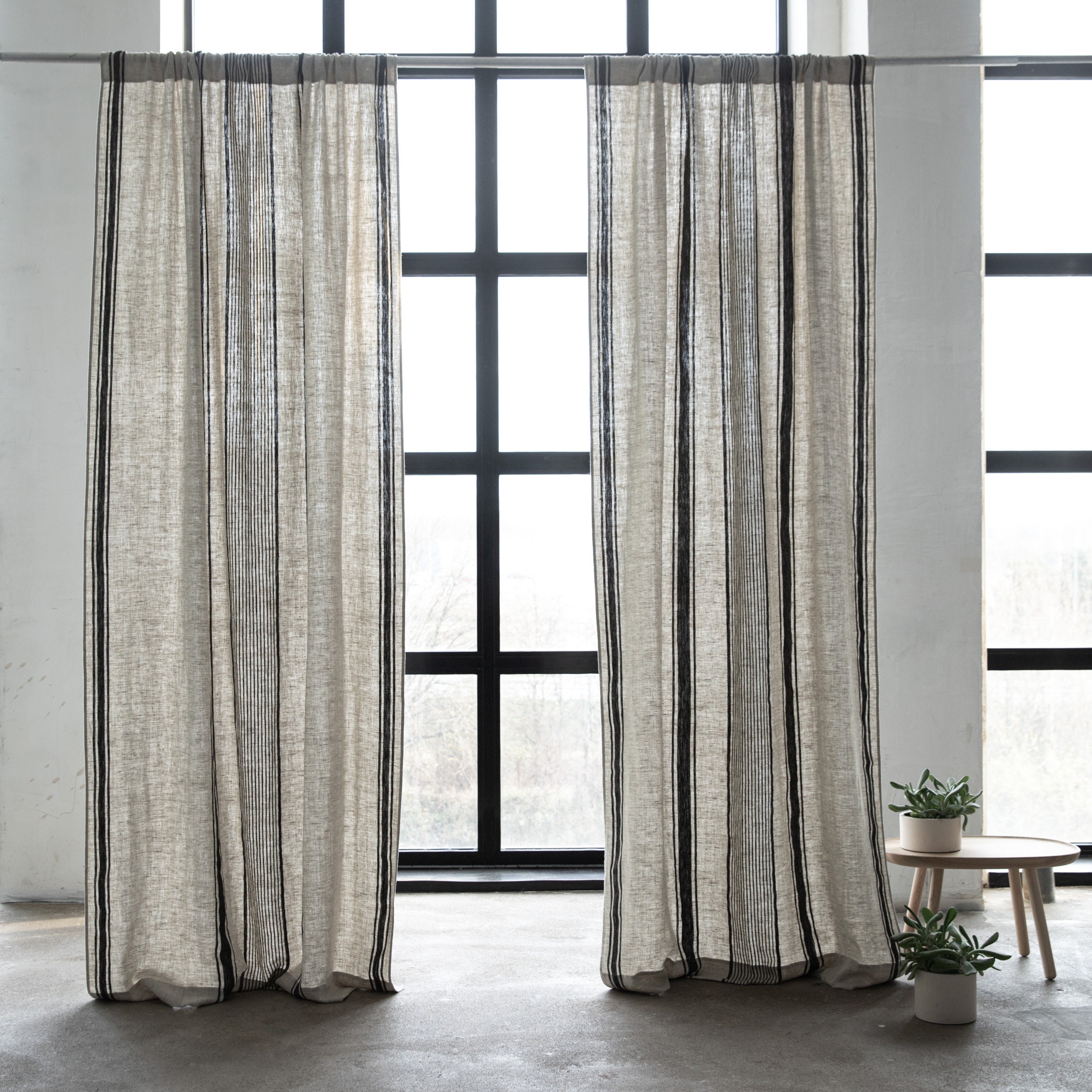 Barra de cortina negra de 48 a 84 pulgadas, barras ajustables con remates  decorativos para ventanas de 27 a 60 pulgadas, barra de cortinas de acero