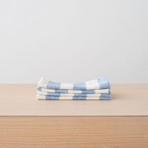 Servilletas de lino a rayas Philippe en azul y blanco roto.Servilleta de lino grueso lavado, cualquier cantidad.Servilletas de tamaño grande