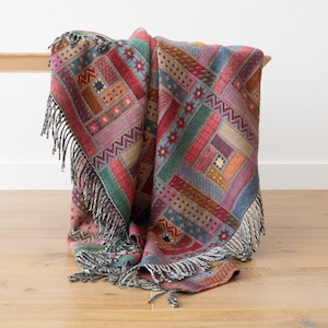 Merino Wool Throw Red and Green, Oeko tex certified, Size 130 x 190cm. European production. Packed in gift box. Perfect Christmas gift.