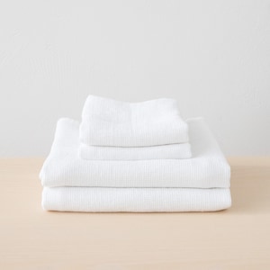 Linen Waffle Towels in White. Waffle Linen Bath Towel Set, waffle bath towel, linen hand towels and wash cloth. White linen face cloth towel