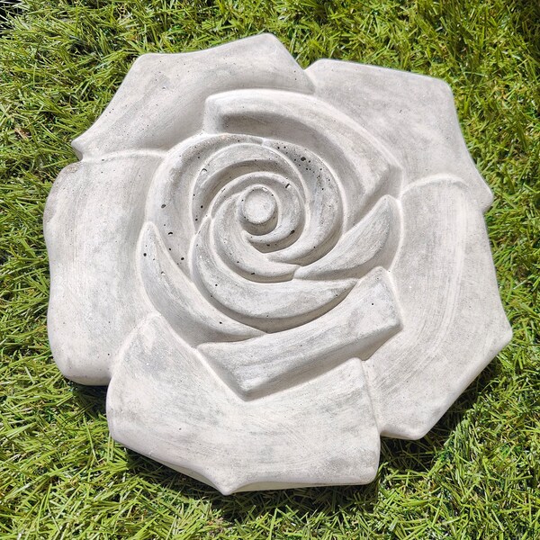 2 Rose Stepping Stone in Concrete -