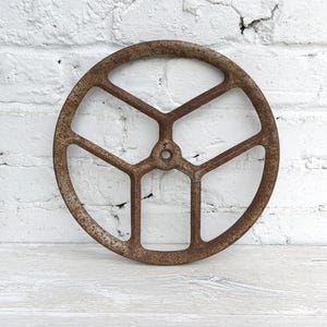 Poleas de máquina de coser de hierro fundido vintage, pieza de lámpara Steampunk, arte de jardín de metal oxidado, arte Steampunk industrial n.° 5